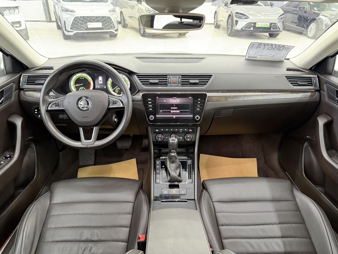 Skoda Superb 2019 thumb 10