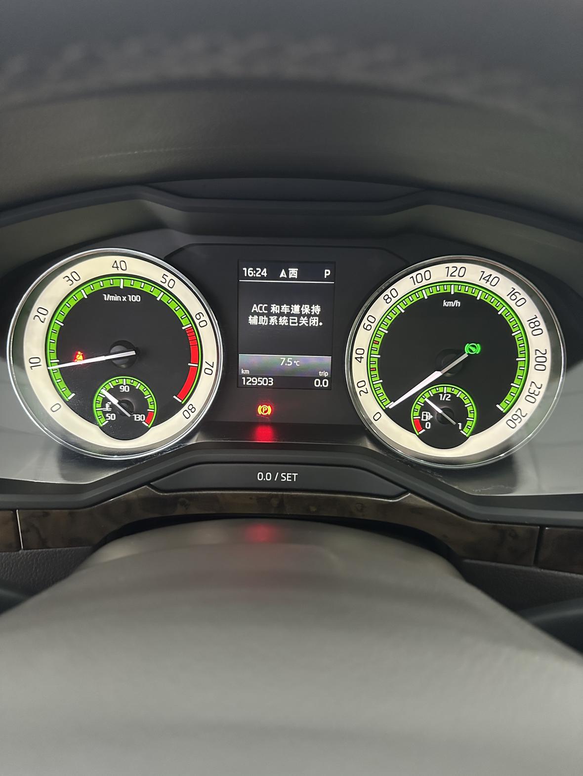 Skoda Superb 2019 thumb 11