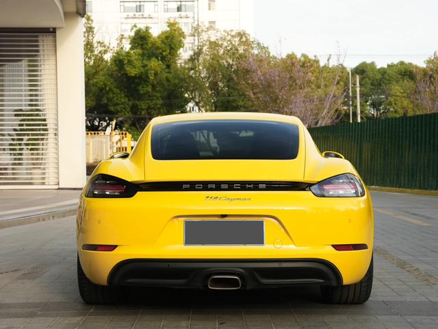 Porsche Cayman 2020 thumb 2