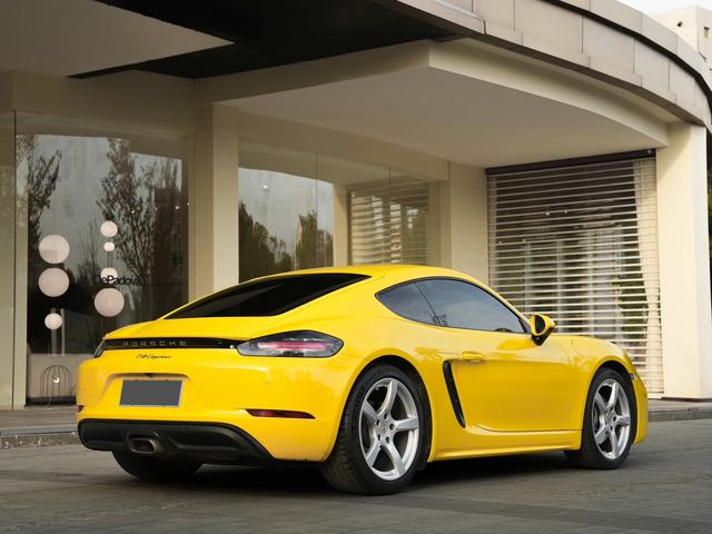 Porsche Cayman 2020 thumb 4