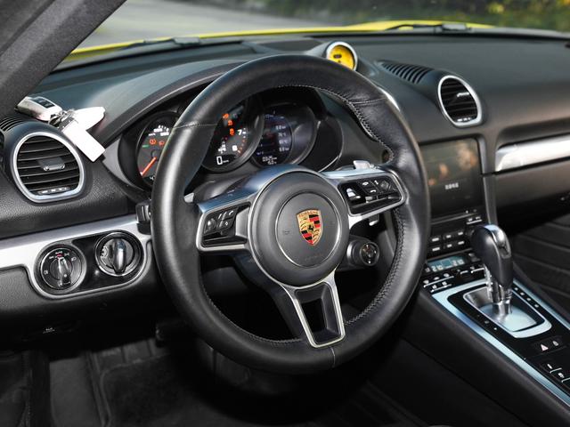 Porsche Cayman 2020 thumb 9