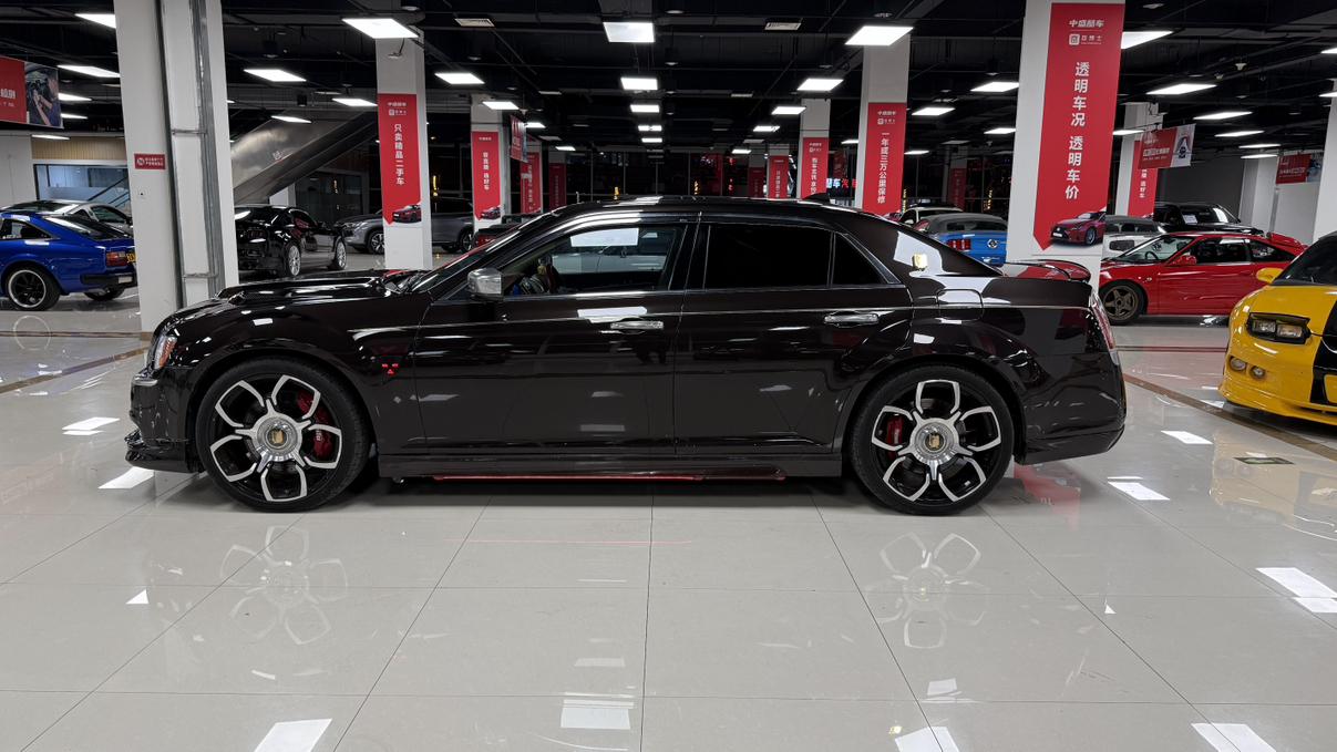 Chrysler 300C 2013 thumb 2