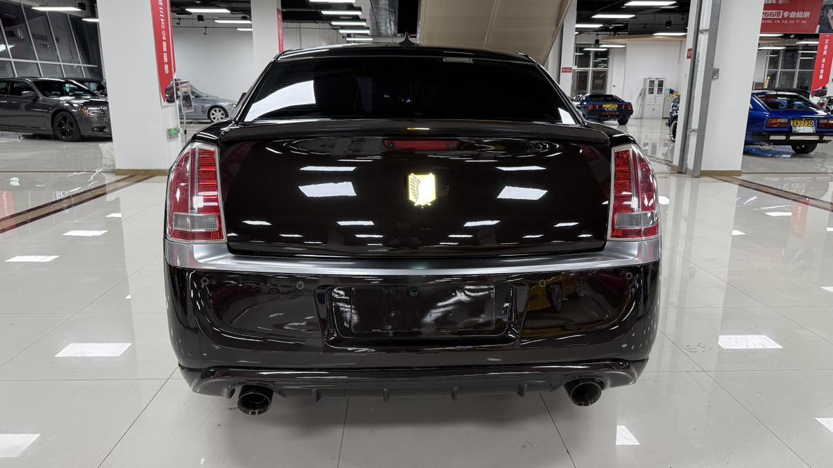 Chrysler 300C 2013 thumb 3