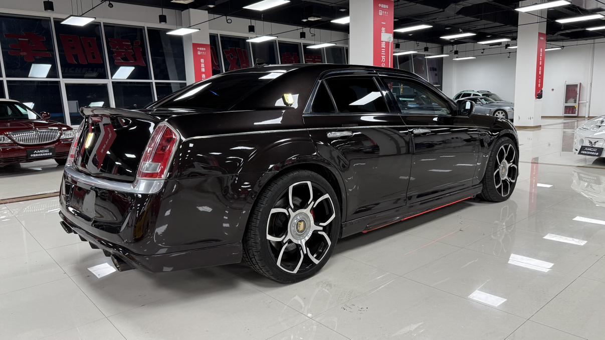 Chrysler 300C 2013 thumb 4