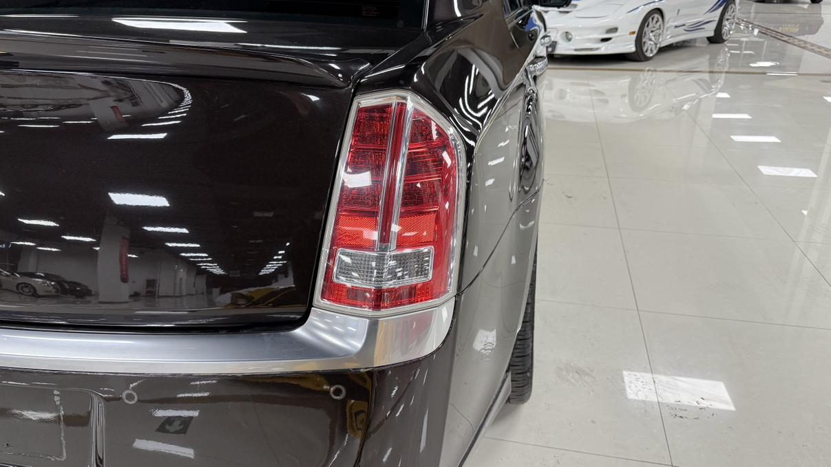 Chrysler 300C 2013 thumb 8