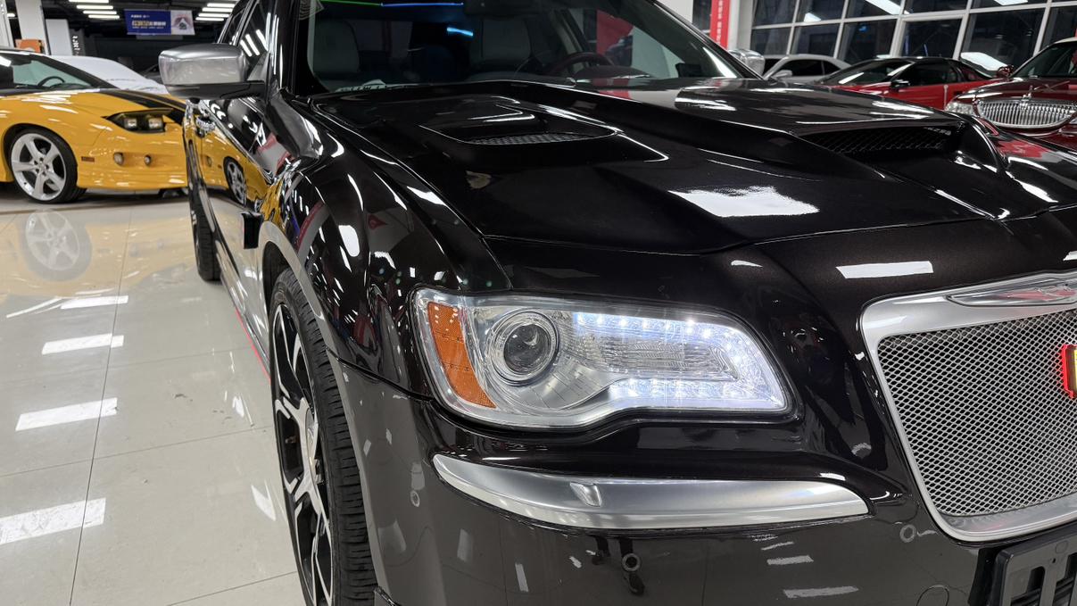 Chrysler 300C 2013 thumb 9