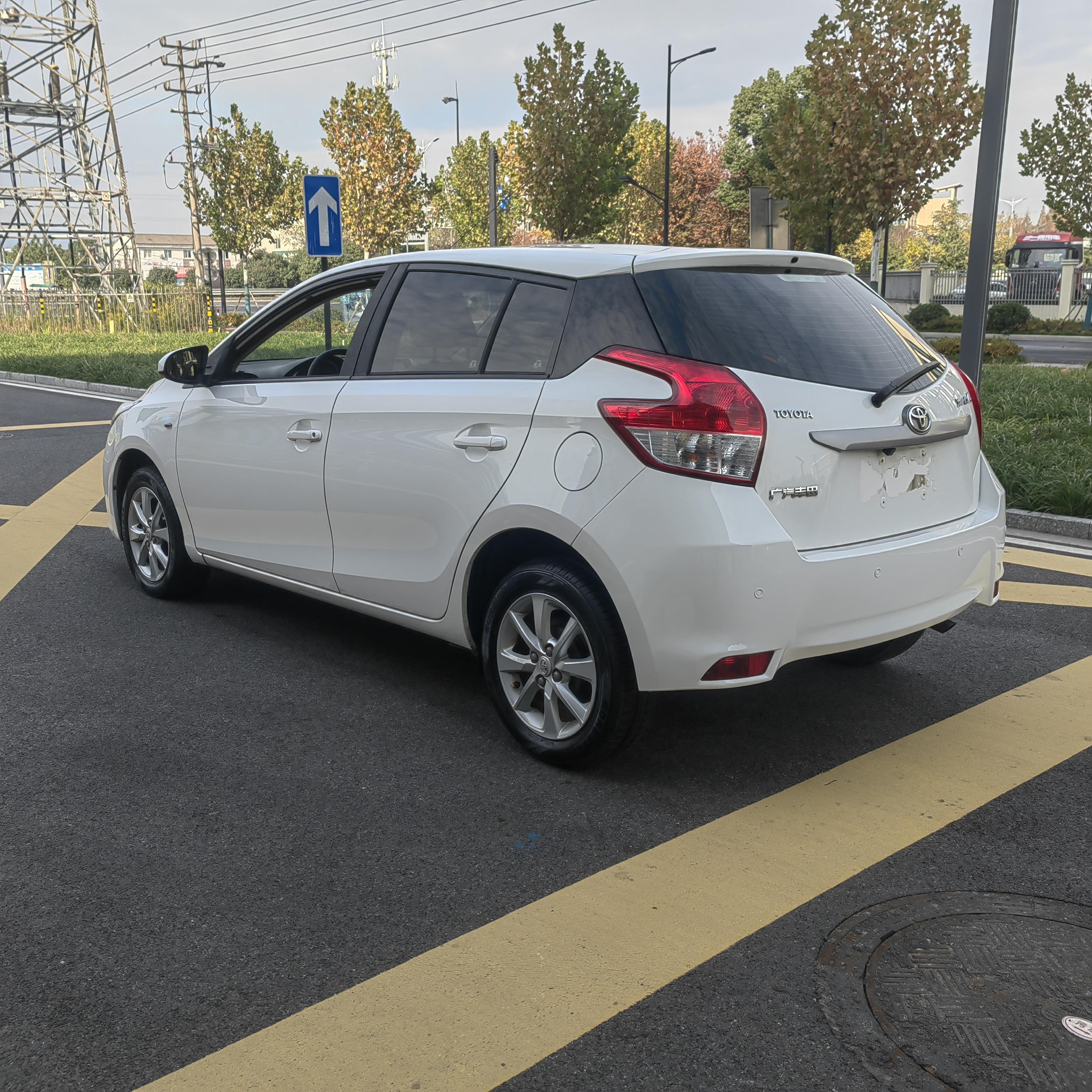 Toyota Yaris 2014 thumb 2