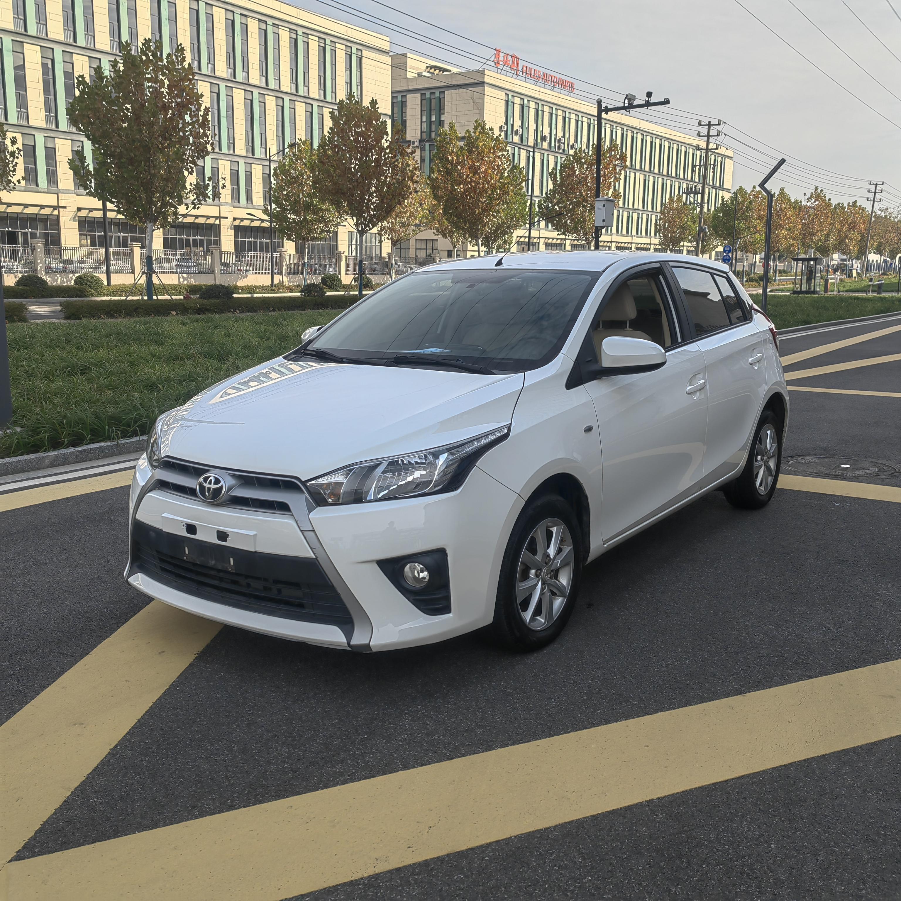 Toyota Yaris 2014 thumb 8