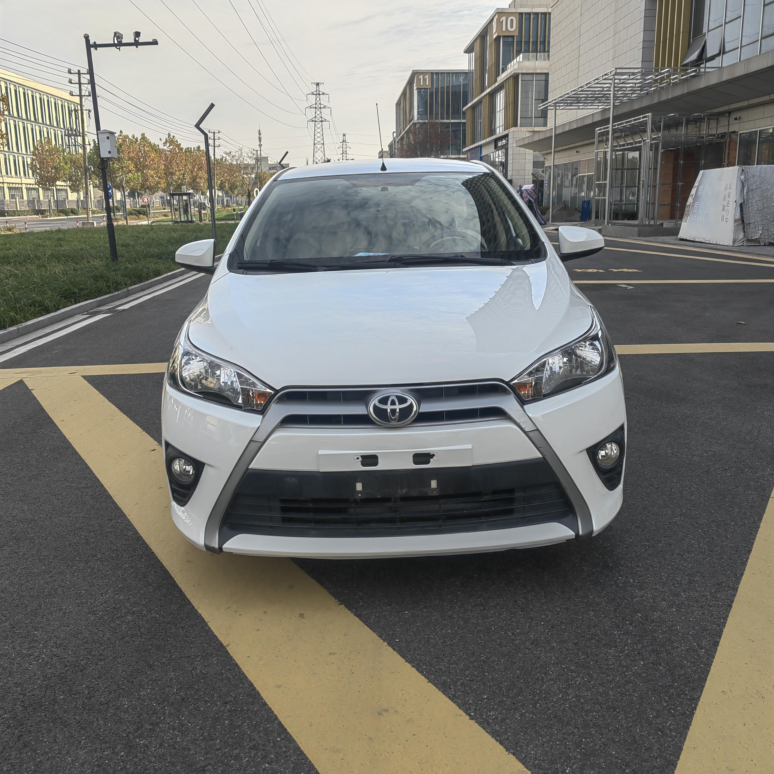 Toyota Yaris 2014 thumb 9