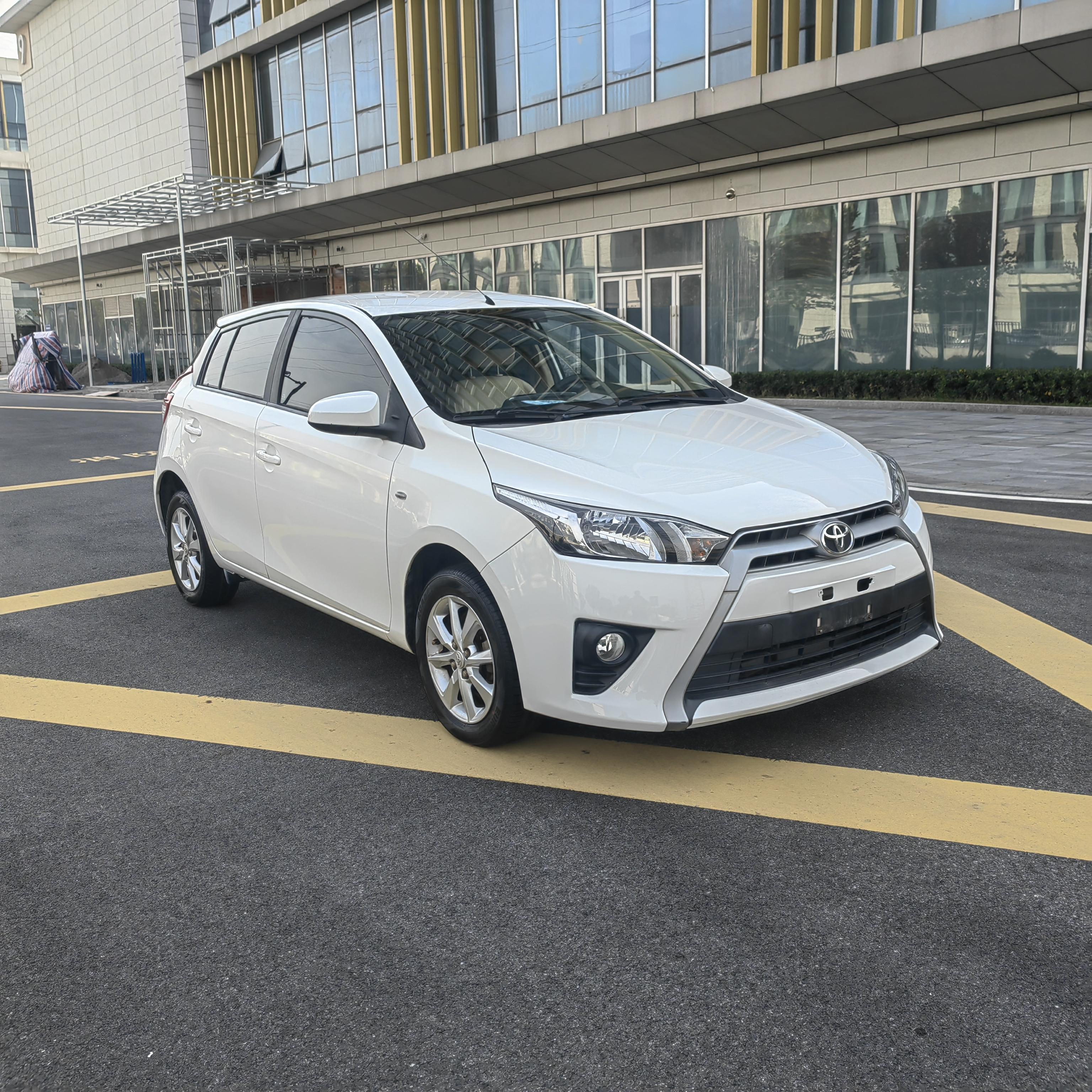 Toyota Yaris 2014 thumb 10