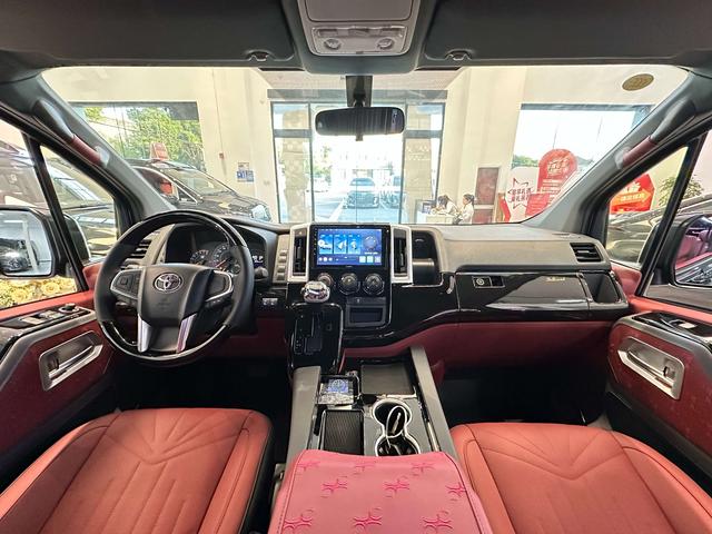 Toyota HiAce 2024 thumb 3