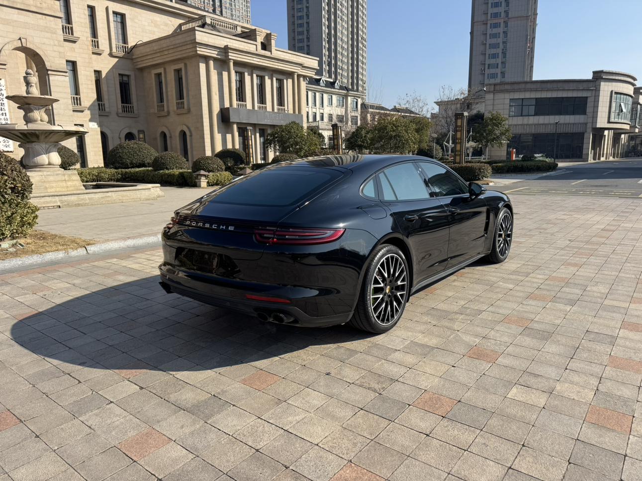 Porsche Panamera 2018 thumb 3