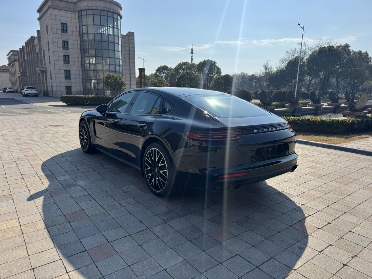 Porsche Panamera 2018 thumb 4