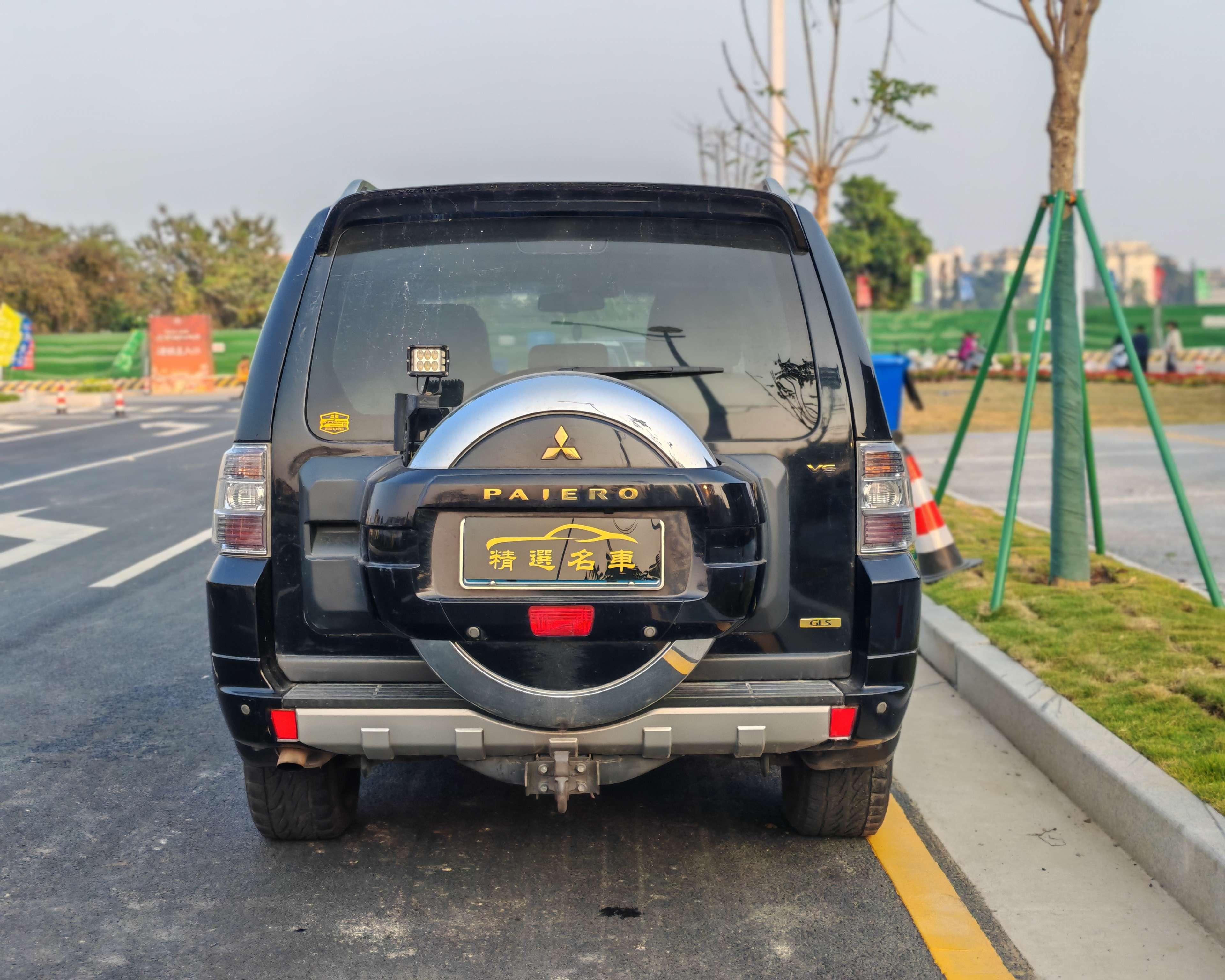 Mitsubishi Pajero 2012 thumb 4