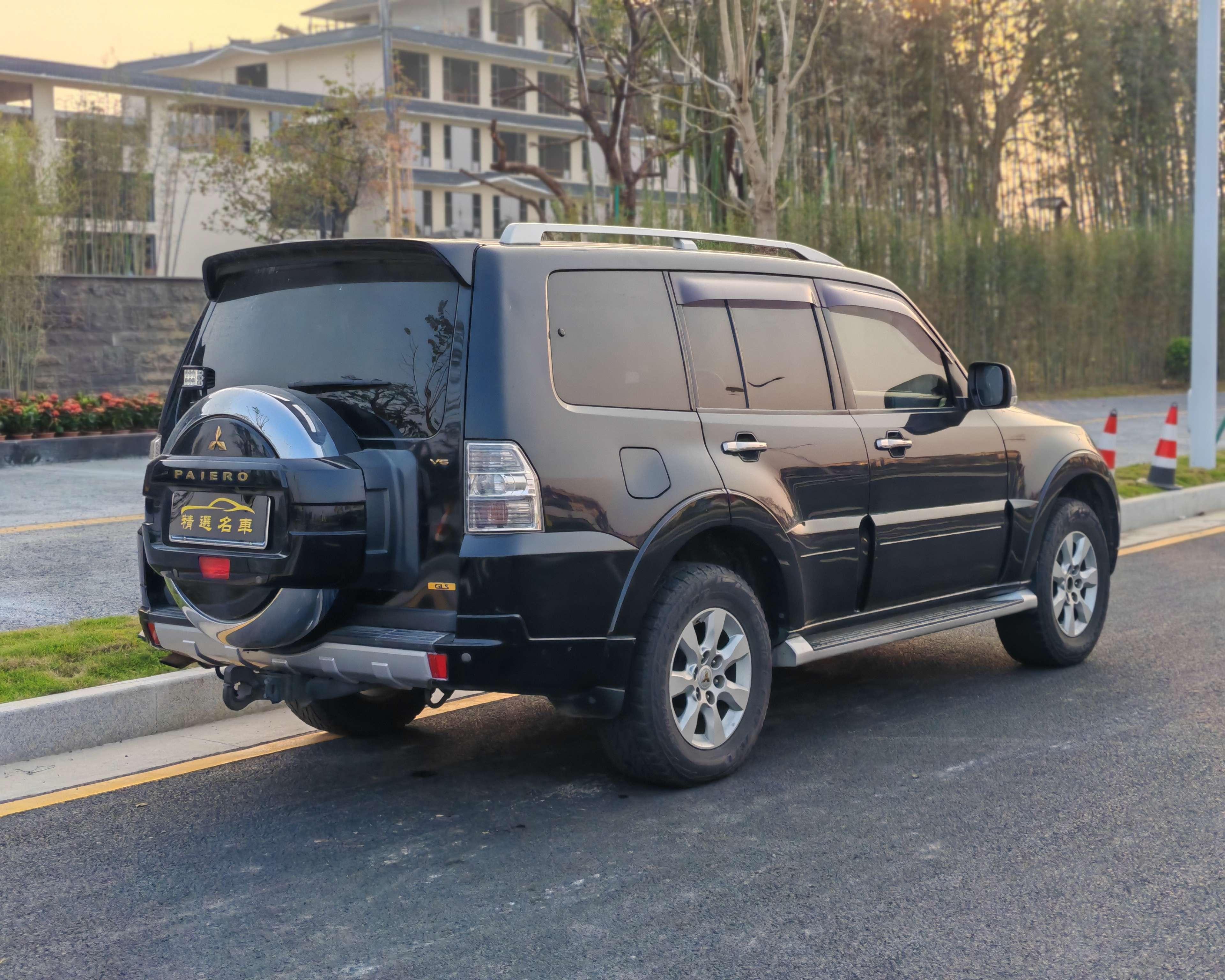Mitsubishi Pajero 2012 thumb 5