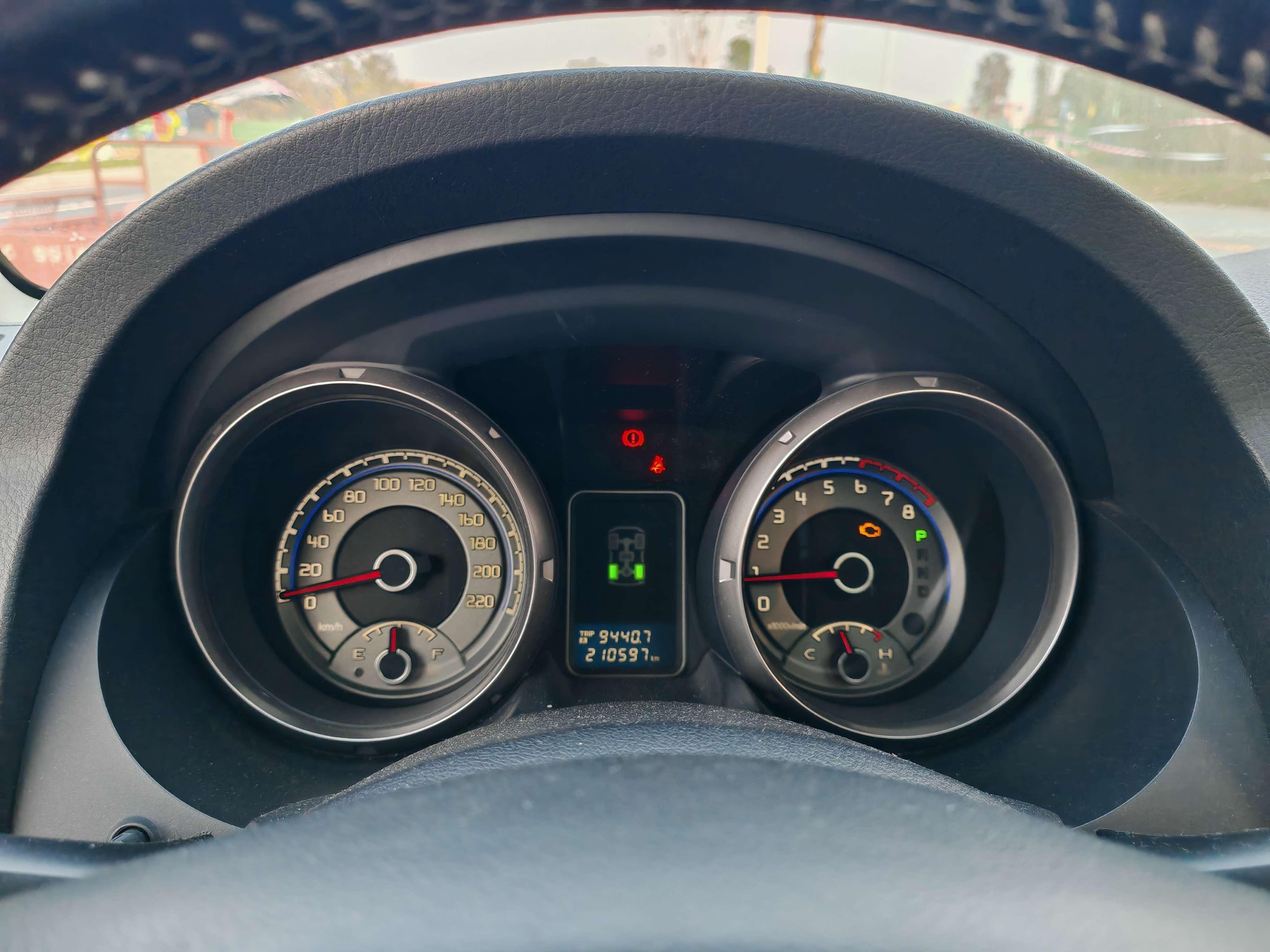 Mitsubishi Pajero 2012 thumb 9