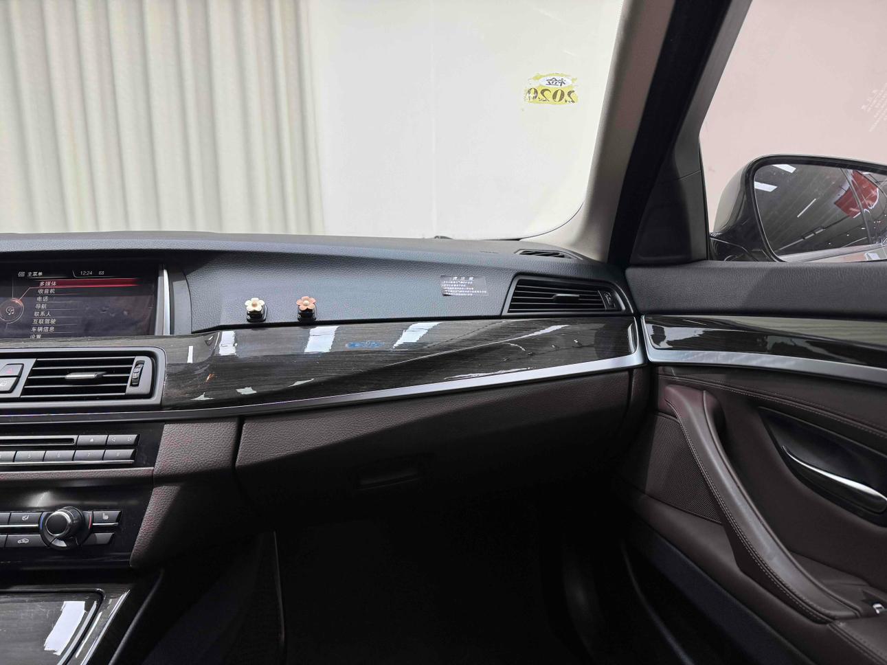 BMW 5 серии 2016 thumb 11