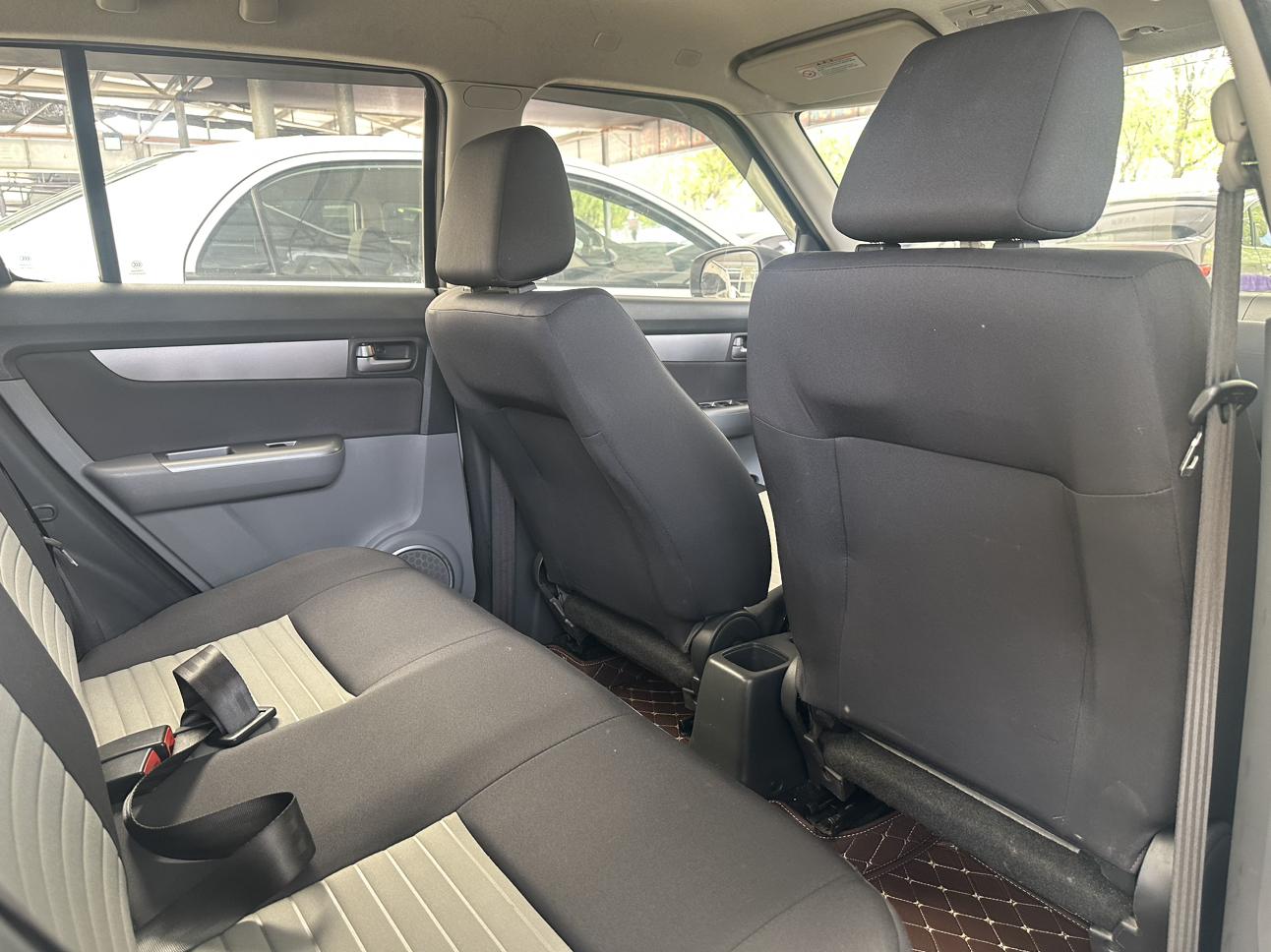 Suzuki SX4 2016 thumb 8