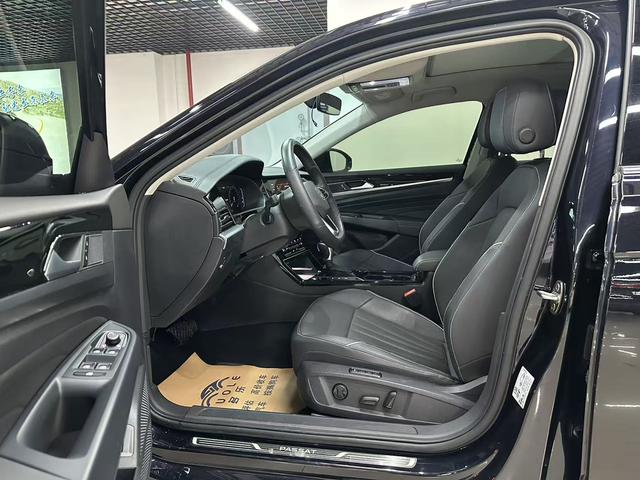 Volkswagen Passat 2024 thumb 2