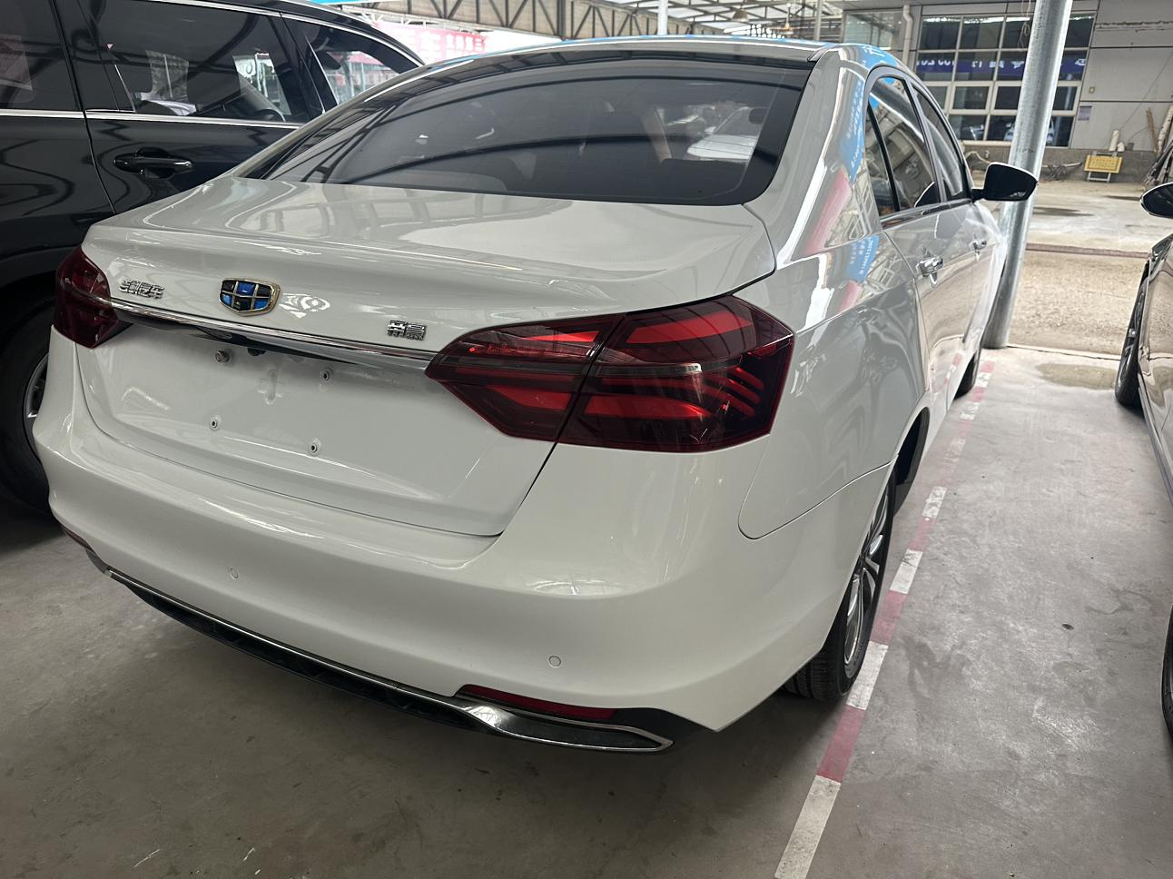 Geely Emgrand 2018 thumb 11
