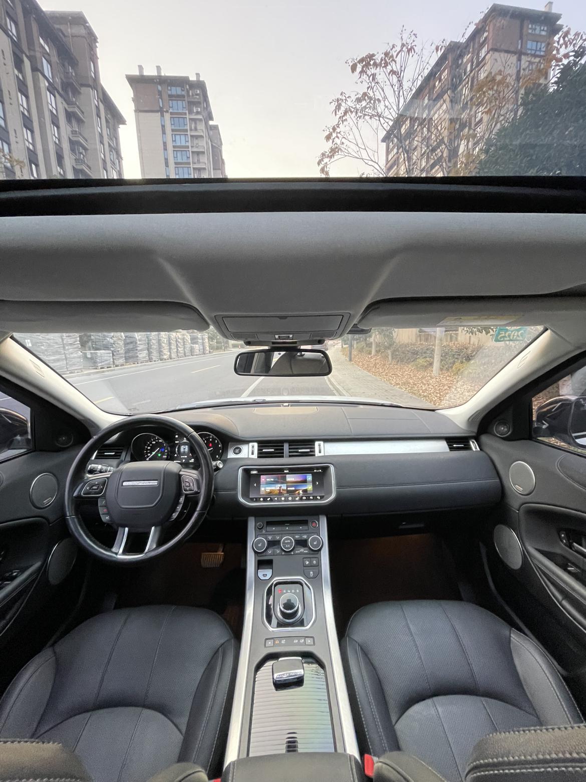 Land Rover Range Rover Velar 2018 thumb 6