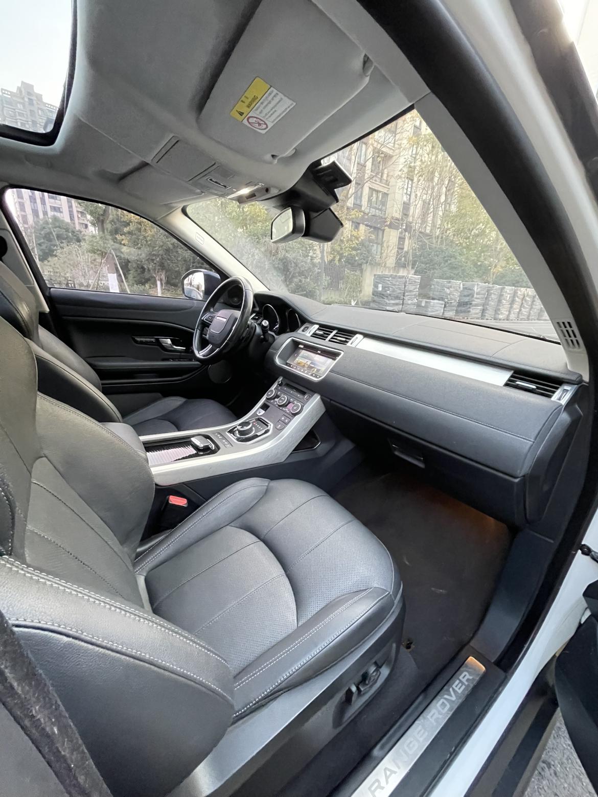 Land Rover Range Rover Velar 2018 thumb 7