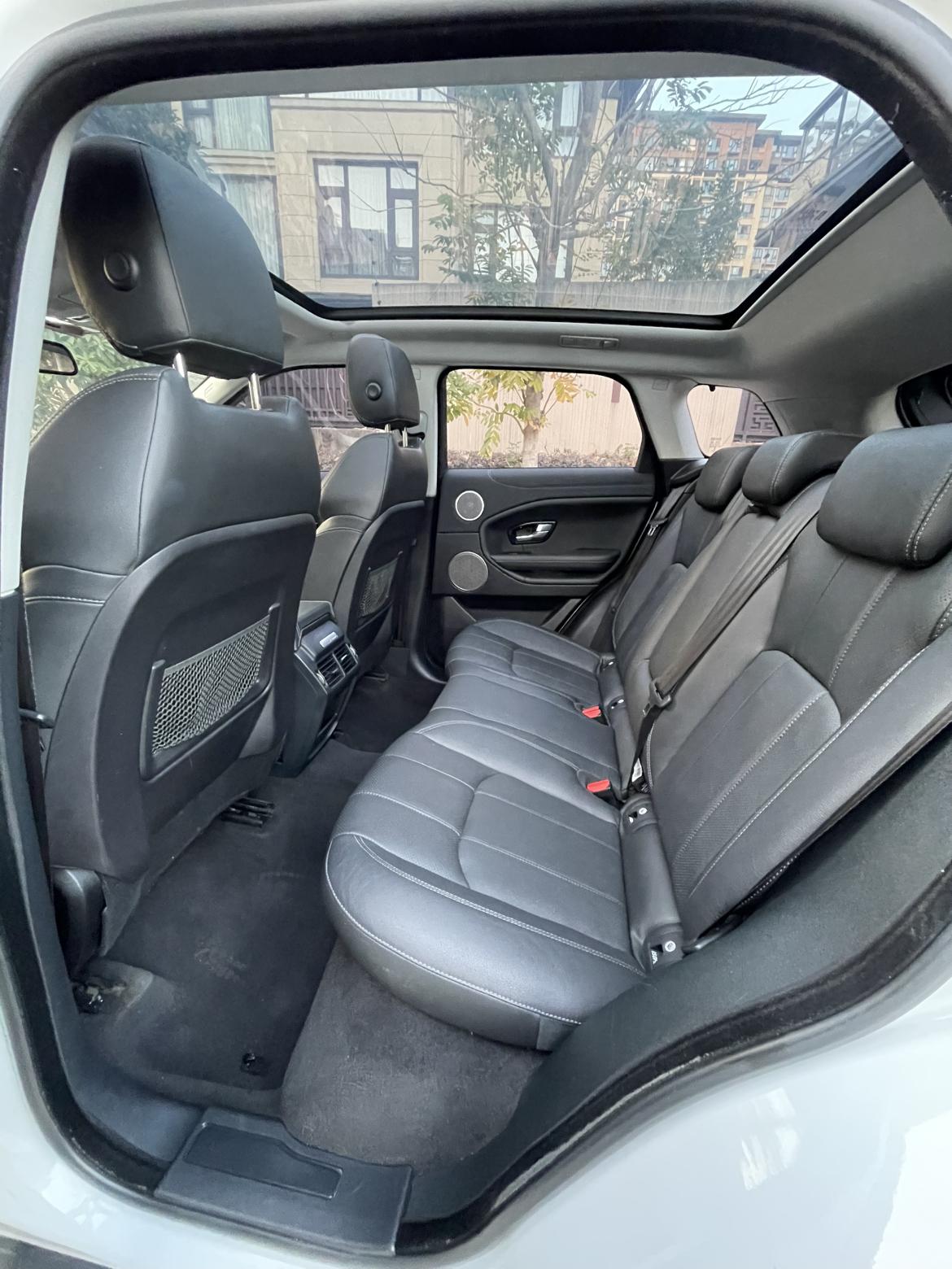 Land Rover Range Rover Velar 2018 thumb 9