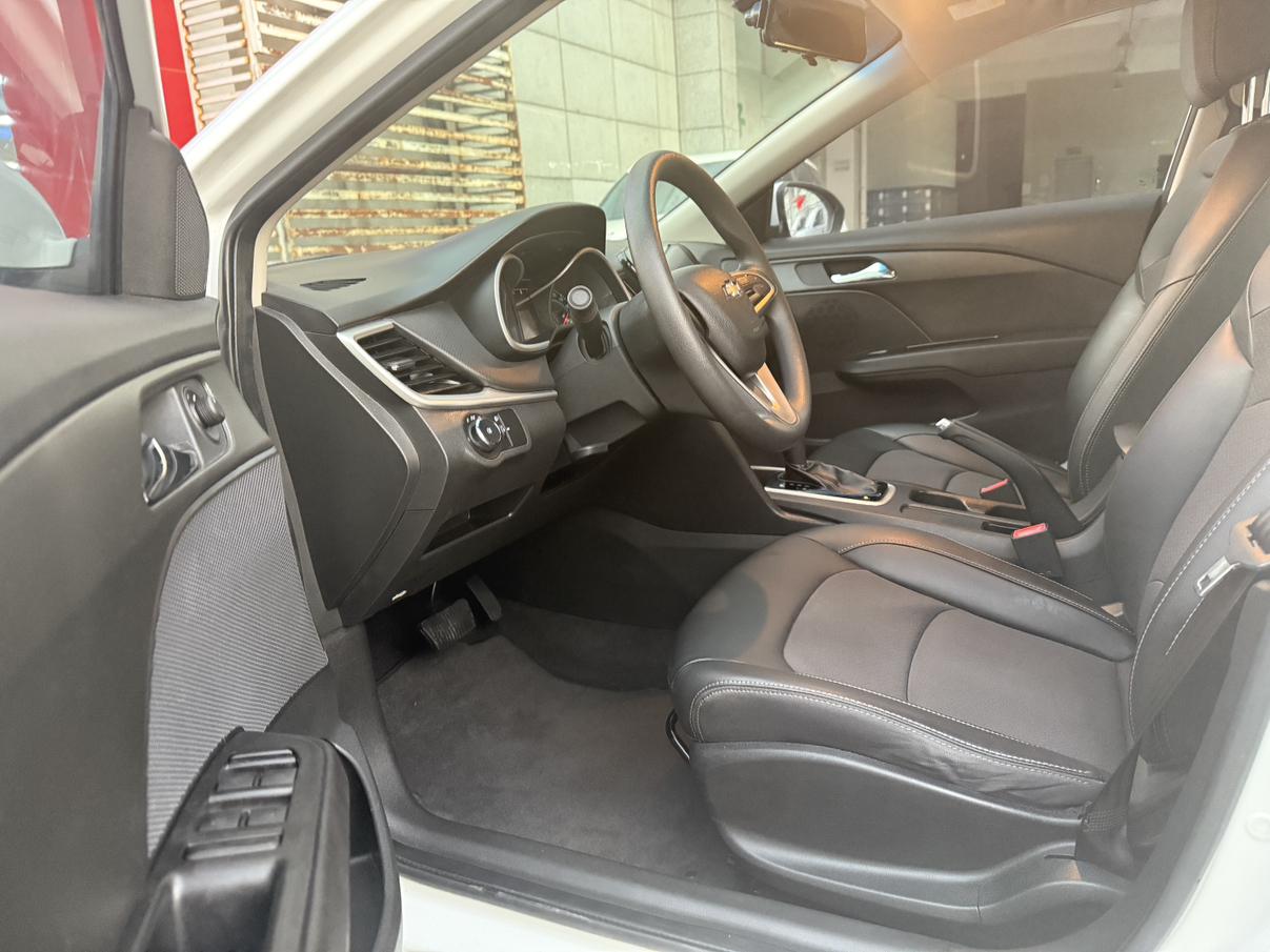Chevrolet Cavalier 2017 thumb 6