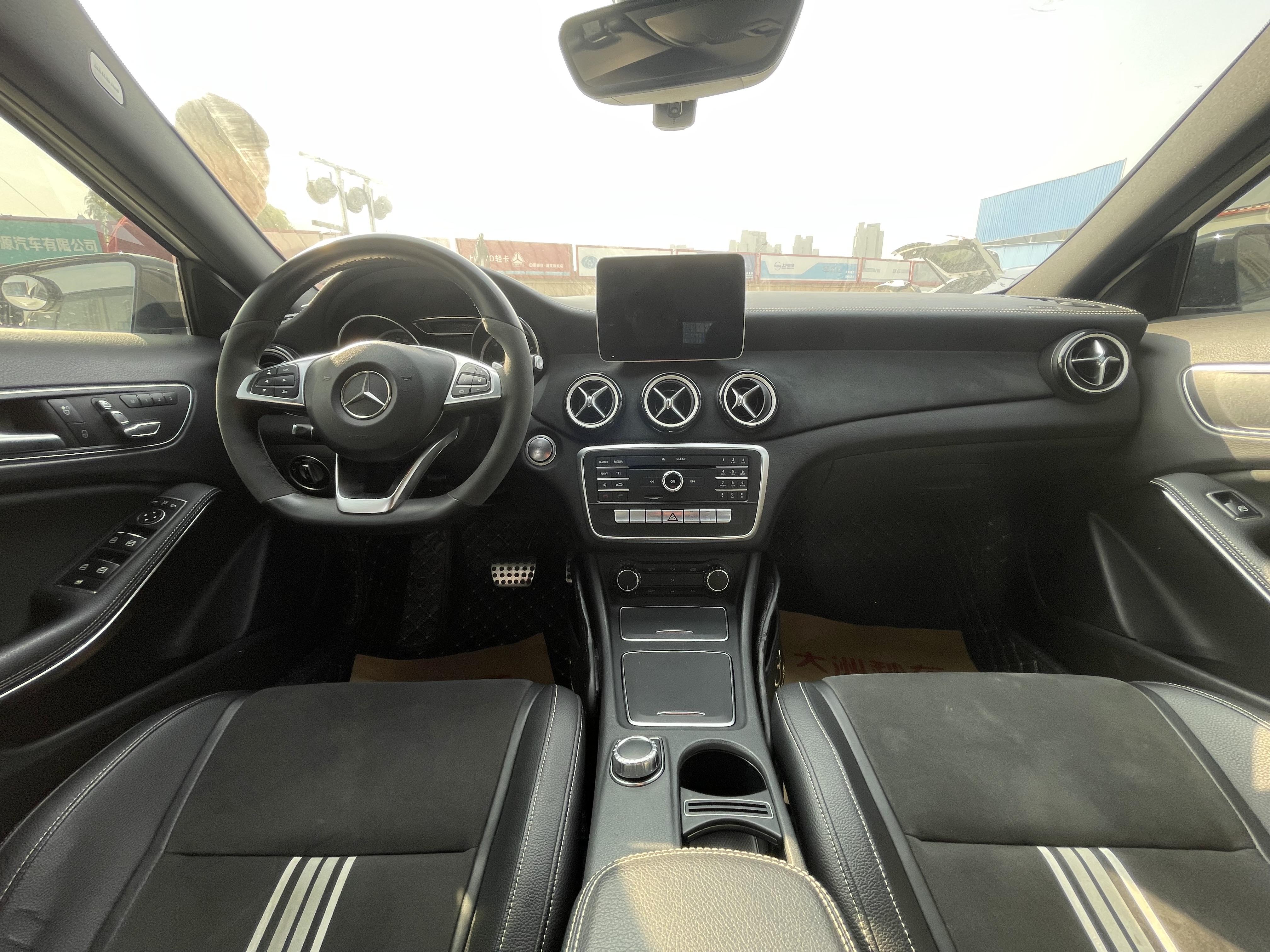 Mercedes-Benz GLA 2018 thumb 6