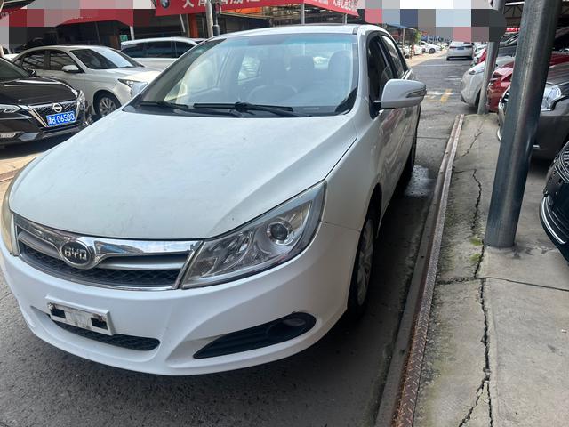 BYD Qin 2012 thumb 4