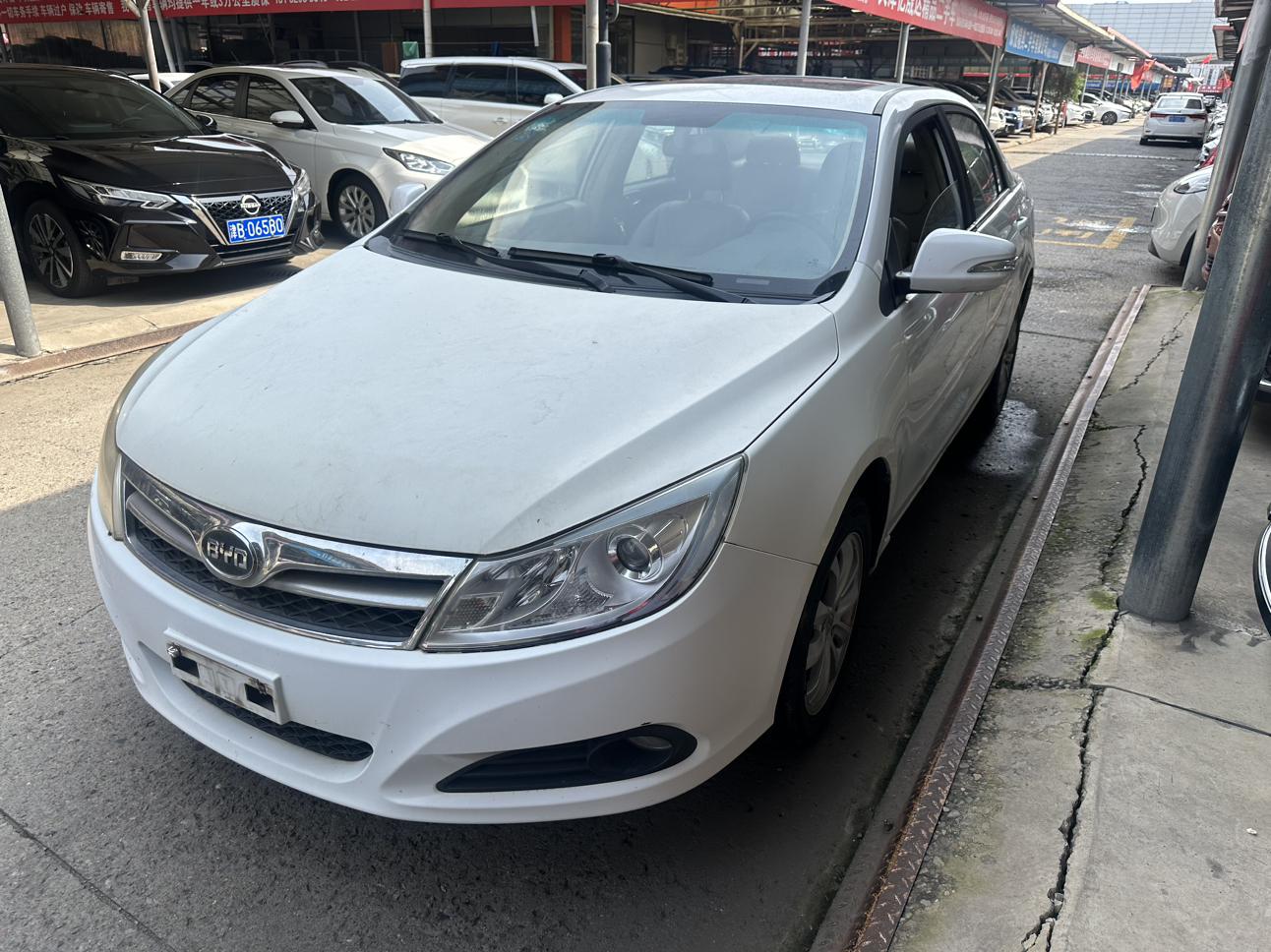 BYD Qin 2012 thumb 8