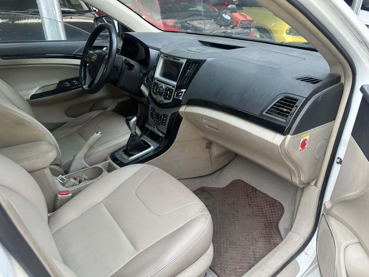 BYD Qin 2012 thumb 12