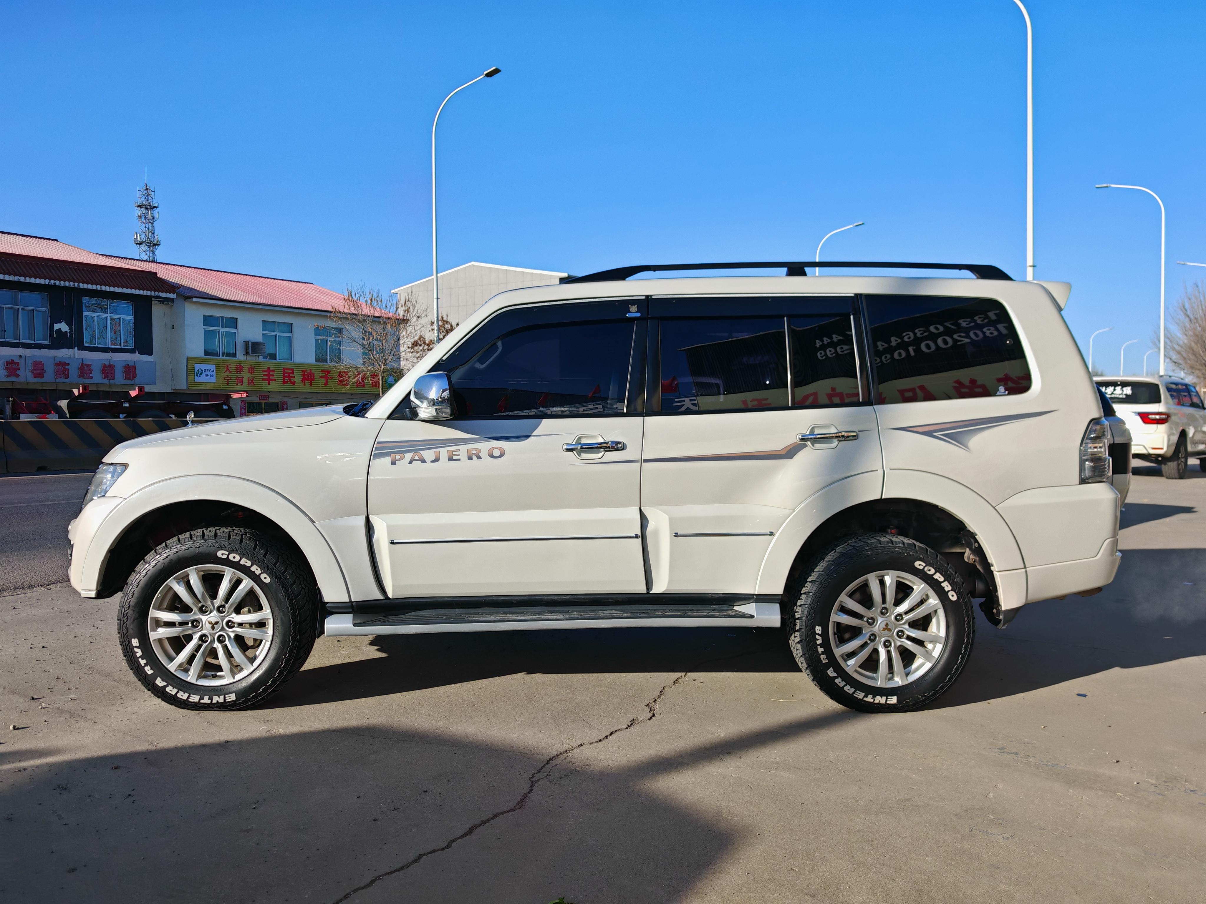 Mitsubishi Pajero 2021 thumb 2