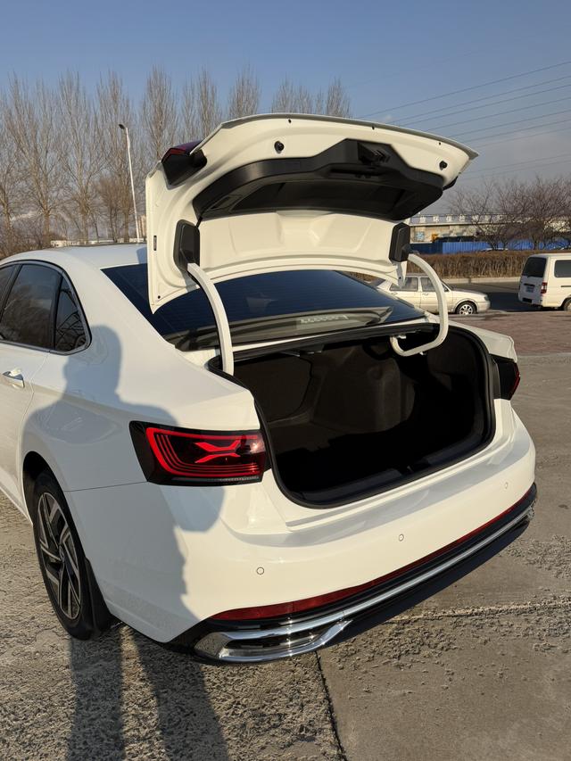 Volkswagen Sagitar 2023 thumb 4