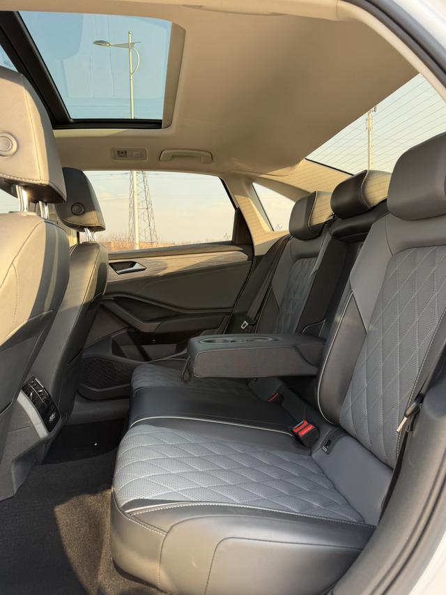 Volkswagen Sagitar 2023 thumb 10