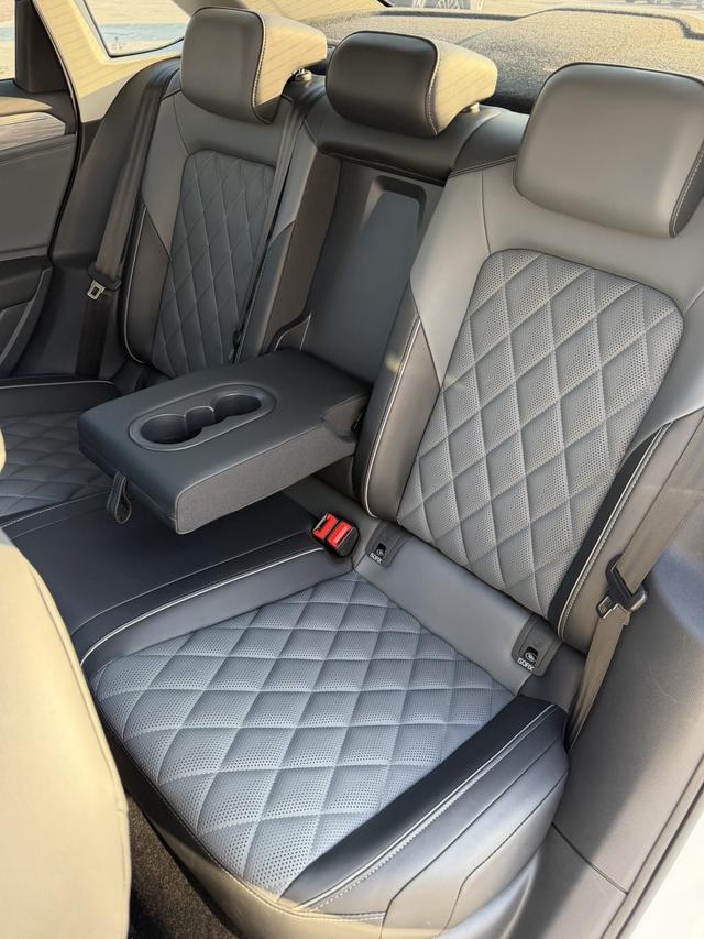 Volkswagen Sagitar 2023 thumb 12