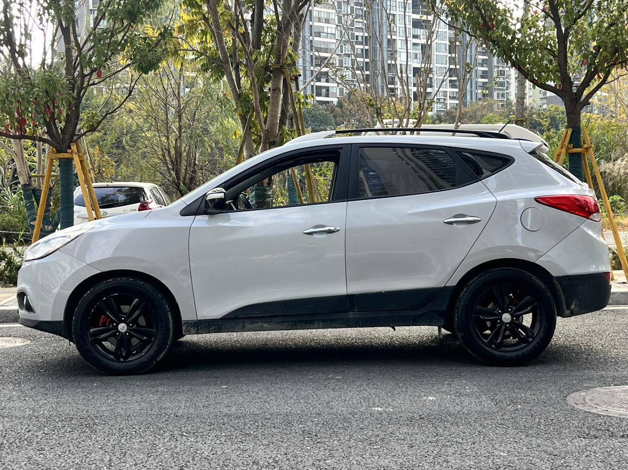 Hyundai ix35 2013 thumb 2