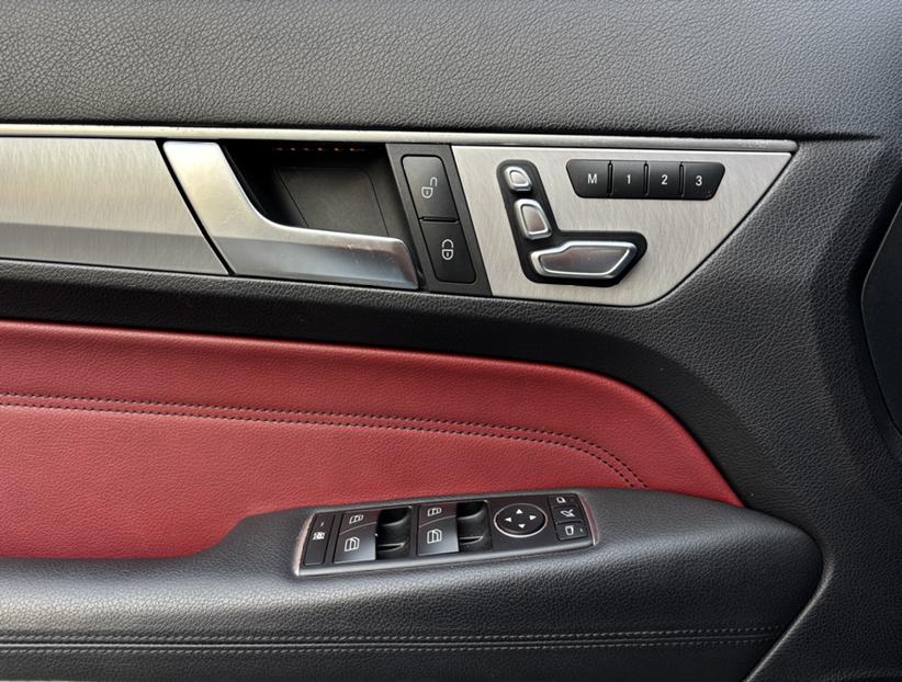 Mercedes-Benz E-Class 2015 thumb 11