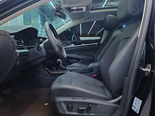 Volkswagen Passat 2025 thumb 4