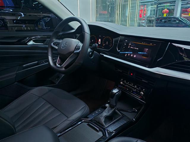 Volkswagen Passat 2025 thumb 11