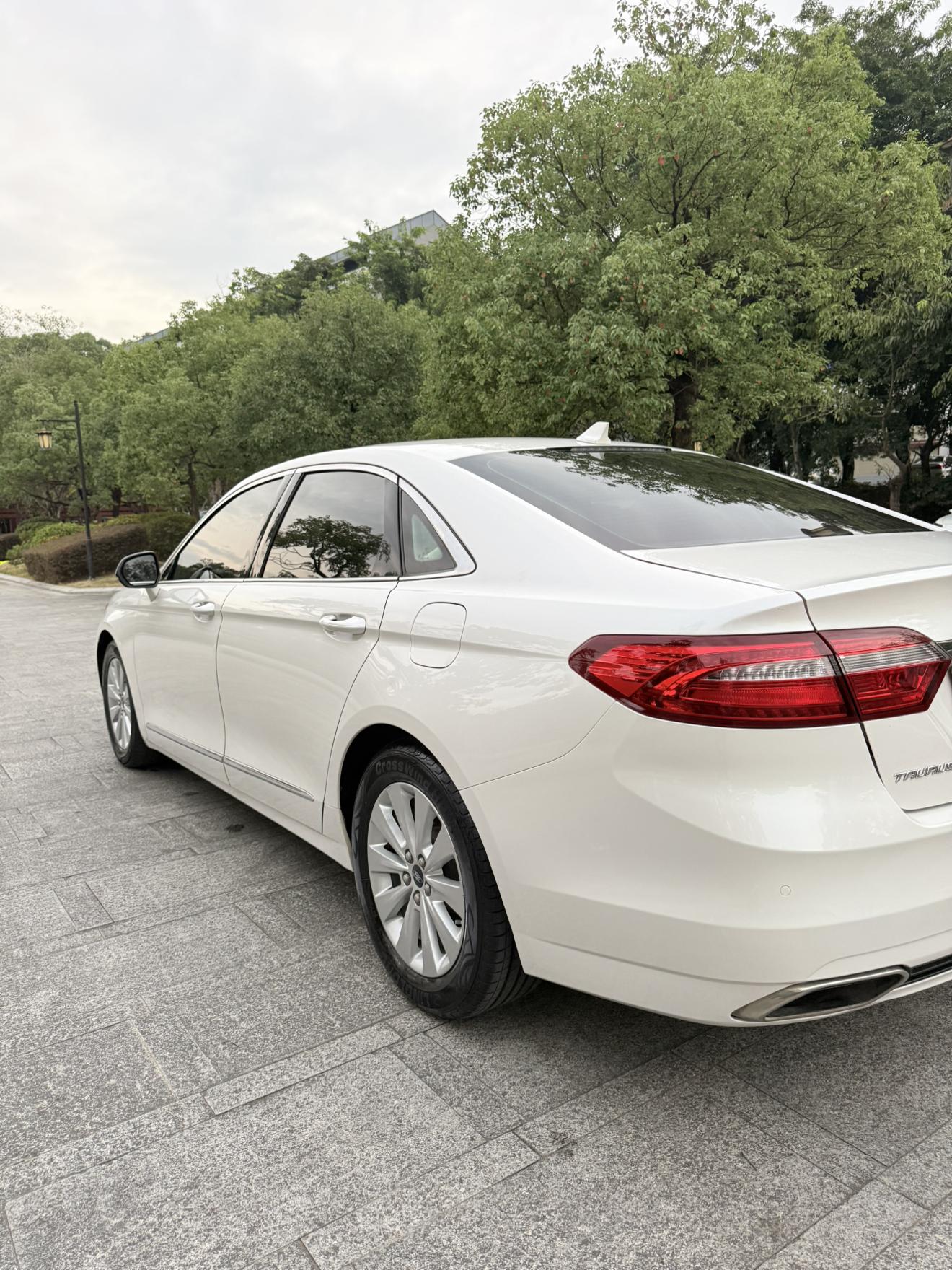 Ford Taurus 2018 thumb 7
