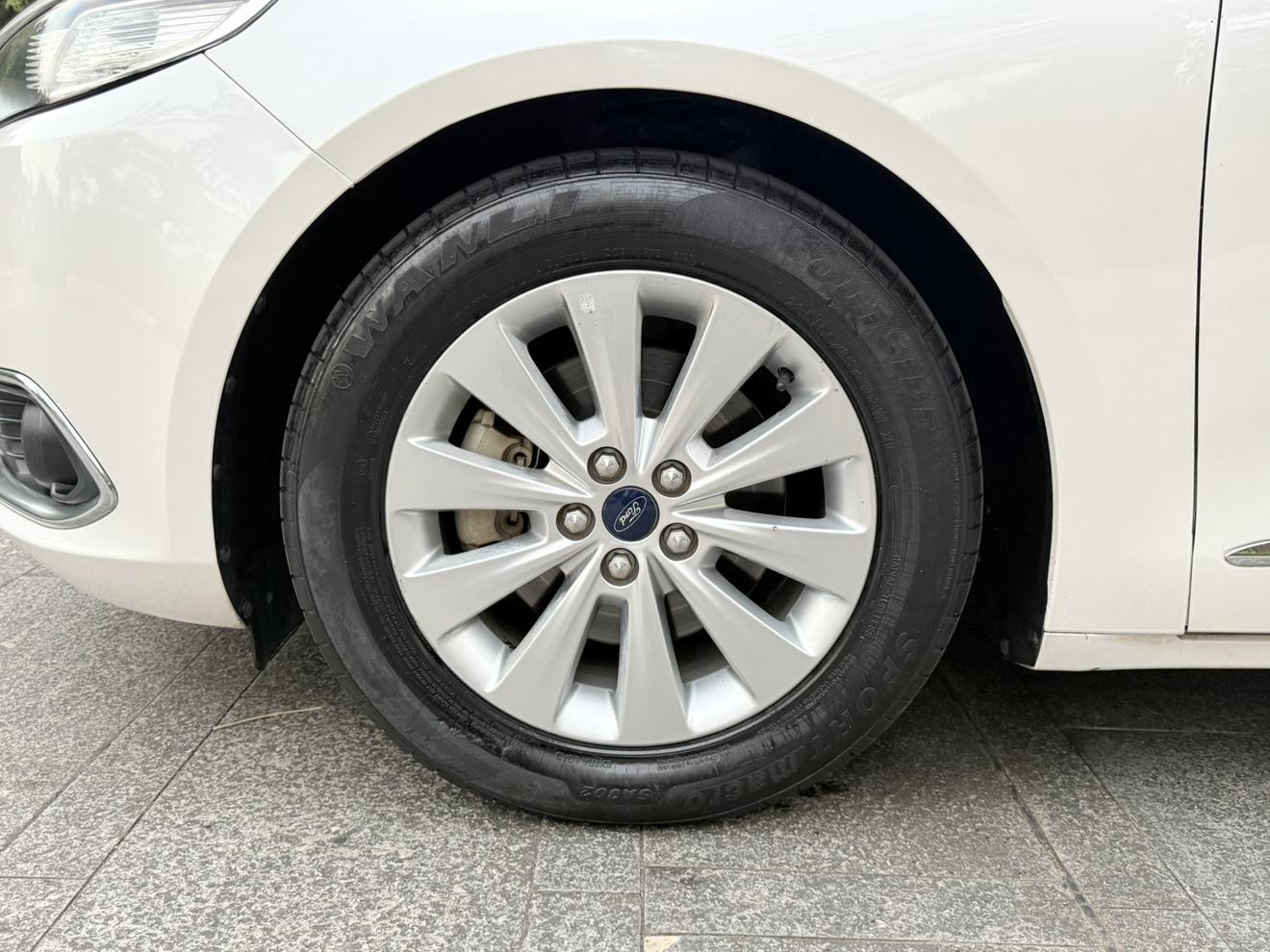 Ford Taurus 2018 thumb 12