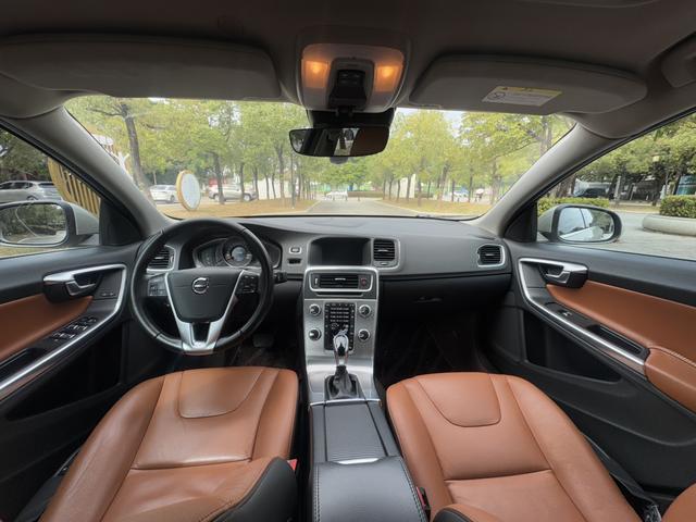 Volvo S60 2019 thumb 3
