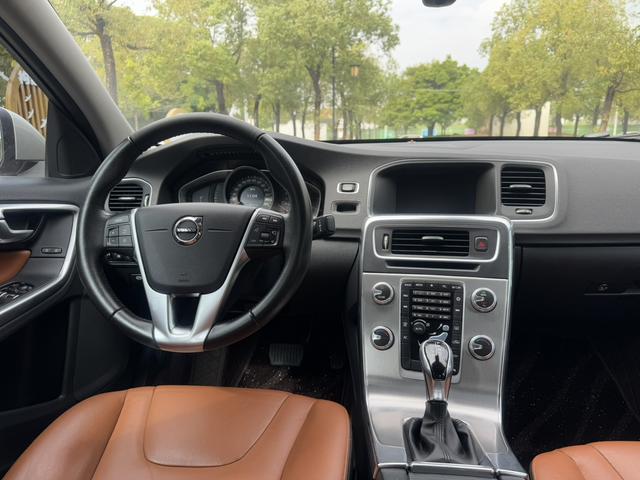 Volvo S60 2019 thumb 4