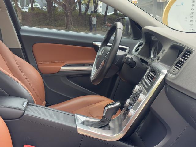 Volvo S60 2019 thumb 5