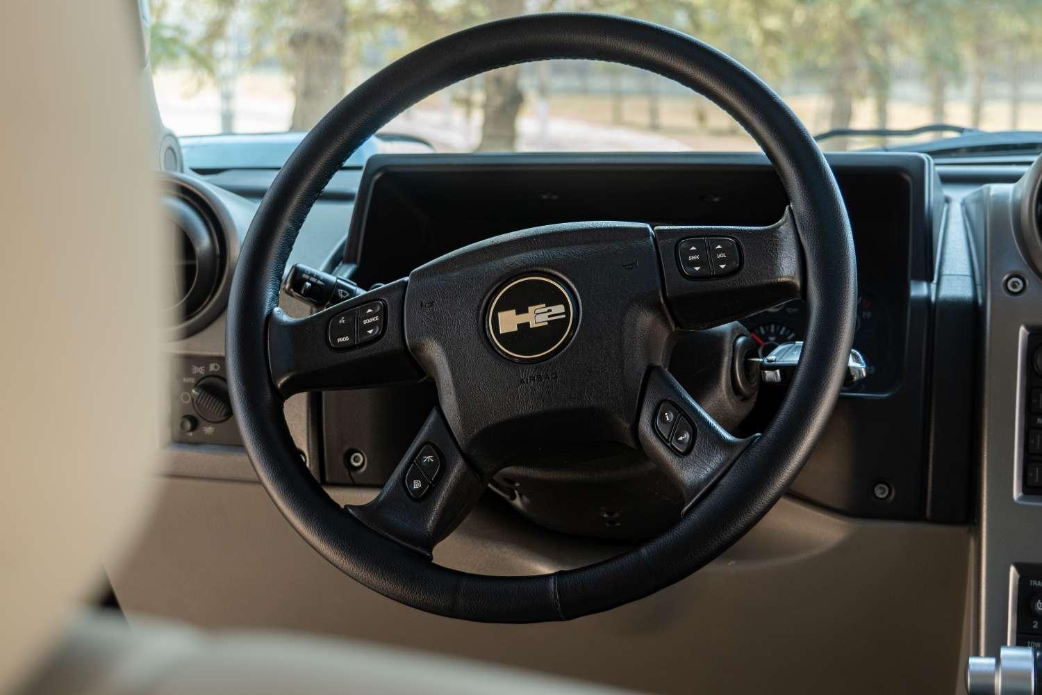 Hummer H2 2003 thumb 11