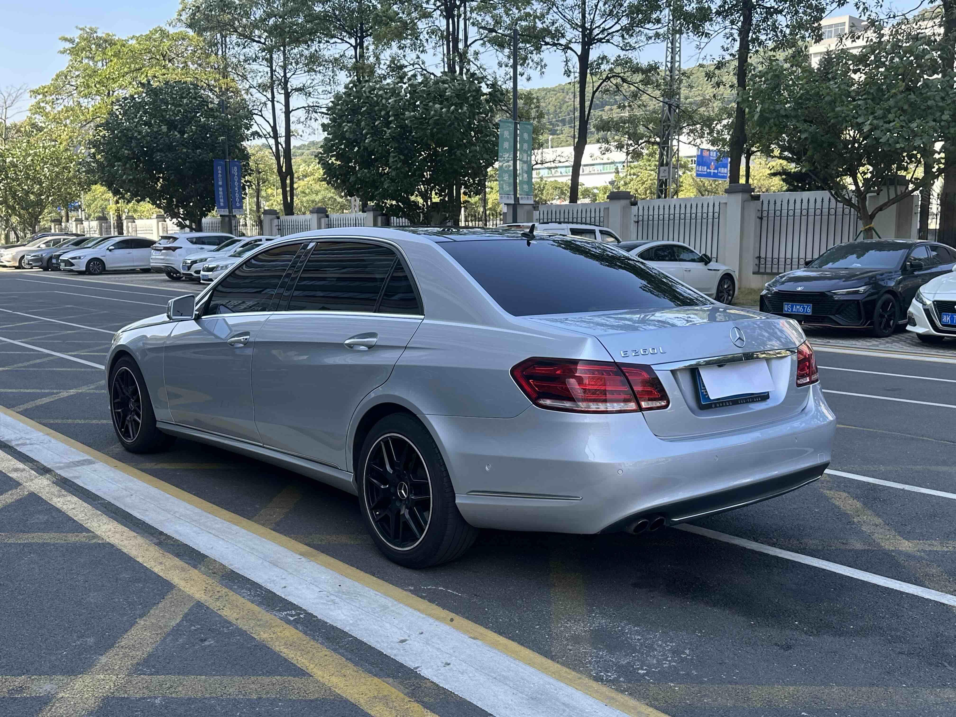 Mercedes-Benz E-Class 2013 thumb 2