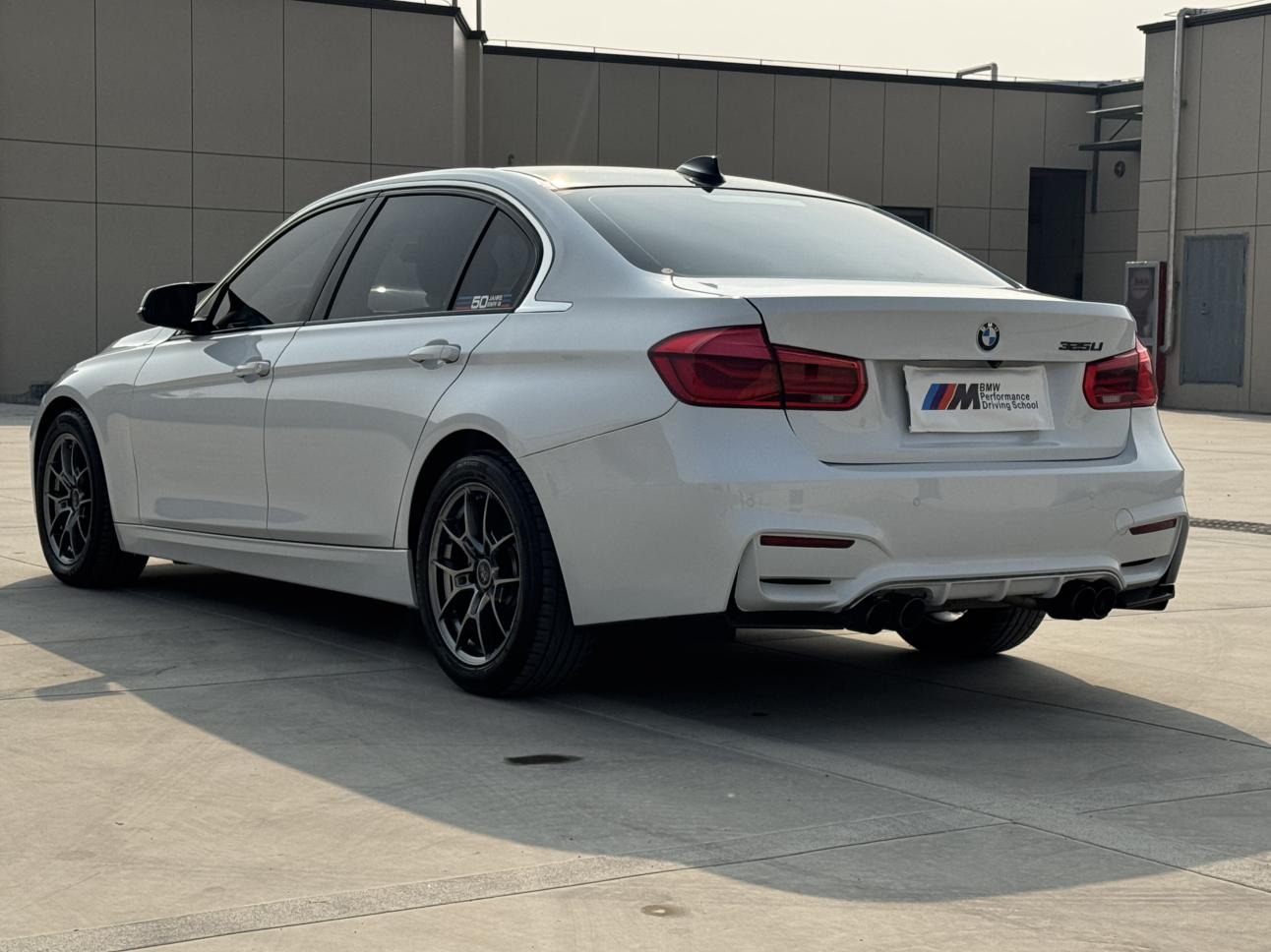 BMW 3 серии 2017 thumb 2