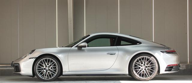 Porsche 911 2022 thumb 3