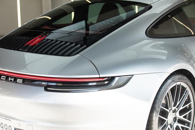 Porsche 911 2022 thumb 5